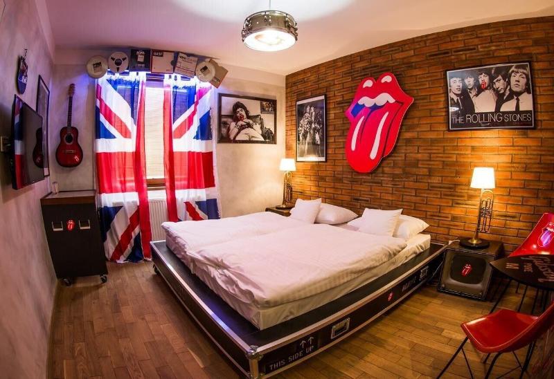 Retro Hotel Garage - Oda