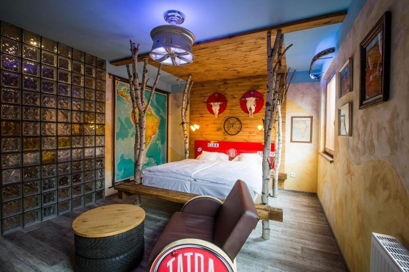 Retro Hotel Garage - Oda