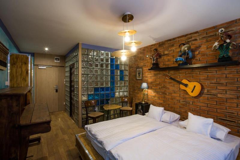 Retro Hotel Garage - Oda