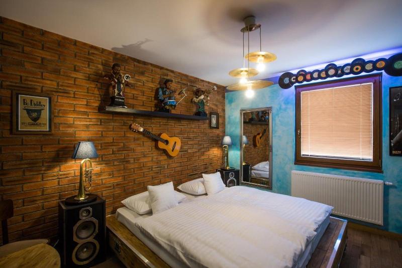 Retro Hotel Garage - Oda