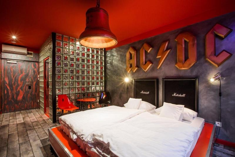 Retro Hotel Garage - Oda