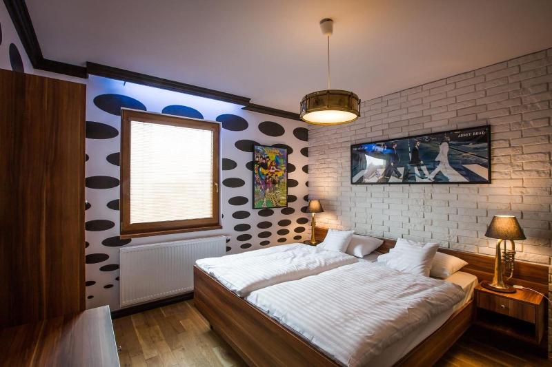 Retro Hotel Garage - Oda
