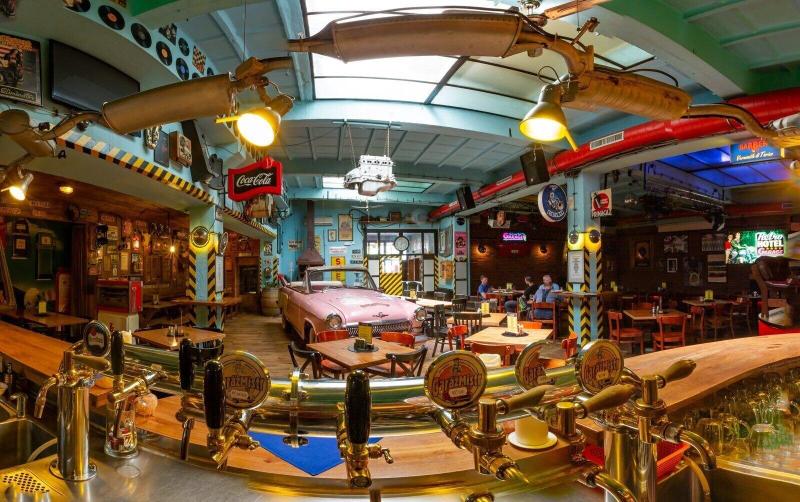 Retro Hotel Garage - Restoran