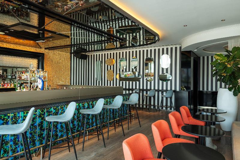 Th8 Palm Dubai Beach Resort Vignette Collection - Bar
