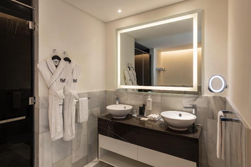 Th8 Palm Dubai Beach Resort Vignette Collection - Oda