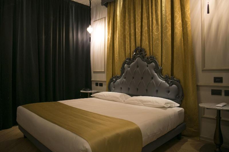 Emotional Grand Motel - Oda
