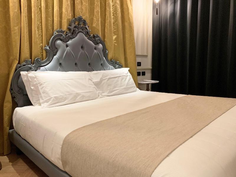 Emotional Grand Motel - Oda