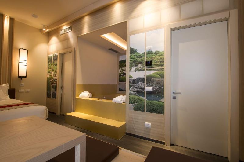 Emotional Grand Motel - Oda