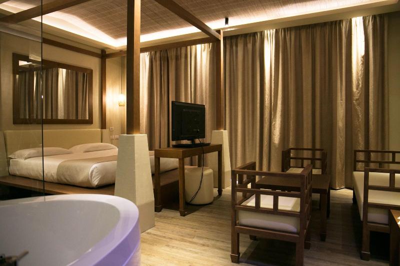 Emotional Grand Motel - Oda