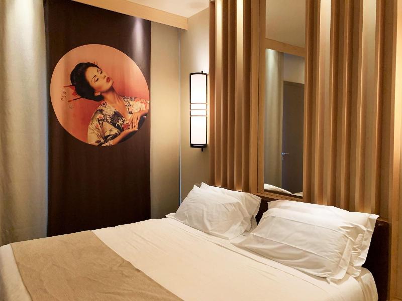 Emotional Grand Motel - Oda