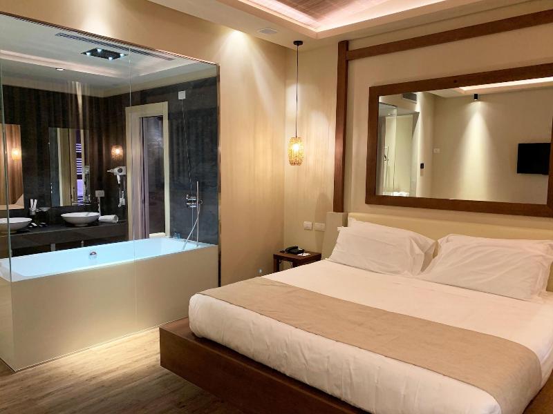 Emotional Grand Motel - Oda