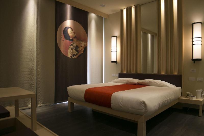 Emotional Grand Motel - Oda