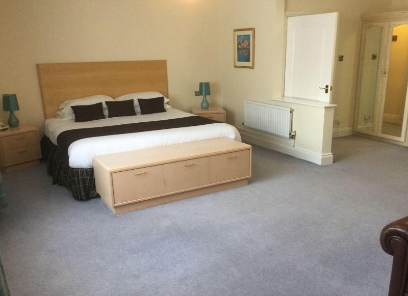 The Walnut Tree Hotel - Oda