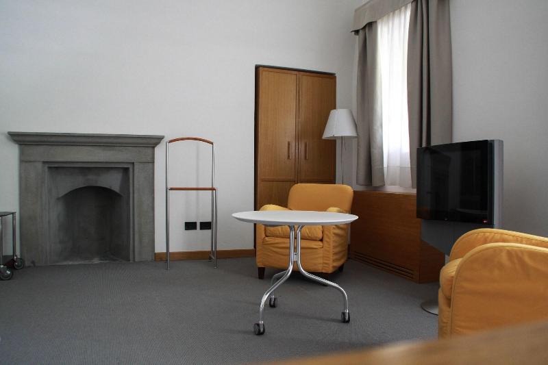 Hotel Cavour Et Des Officiers - Oda