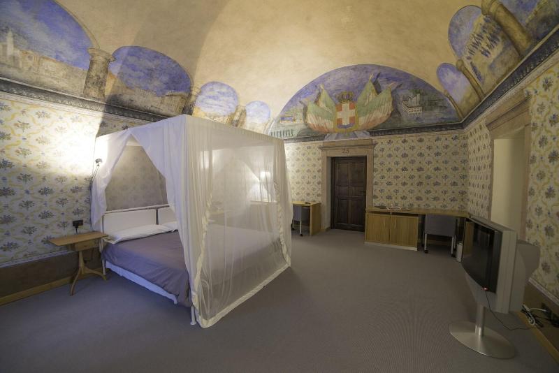 Hotel Cavour Et Des Officiers - Oda