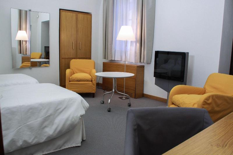 Hotel Cavour Et Des Officiers - Oda