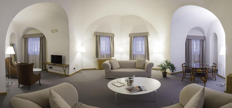 Hotel Cavour Et Des Officiers - Oda