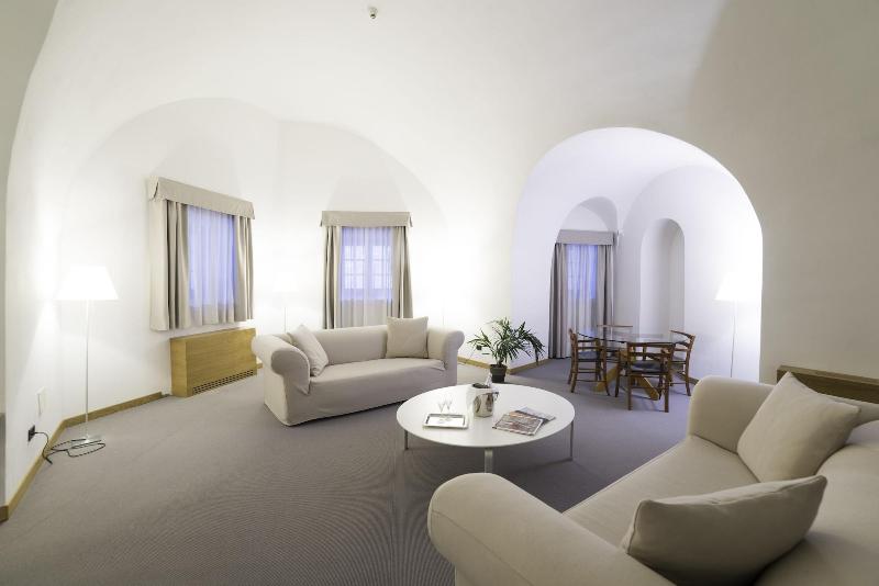 Hotel Cavour Et Des Officiers - Oda