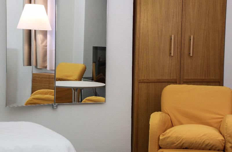 Hotel Cavour Et Des Officiers - Oda