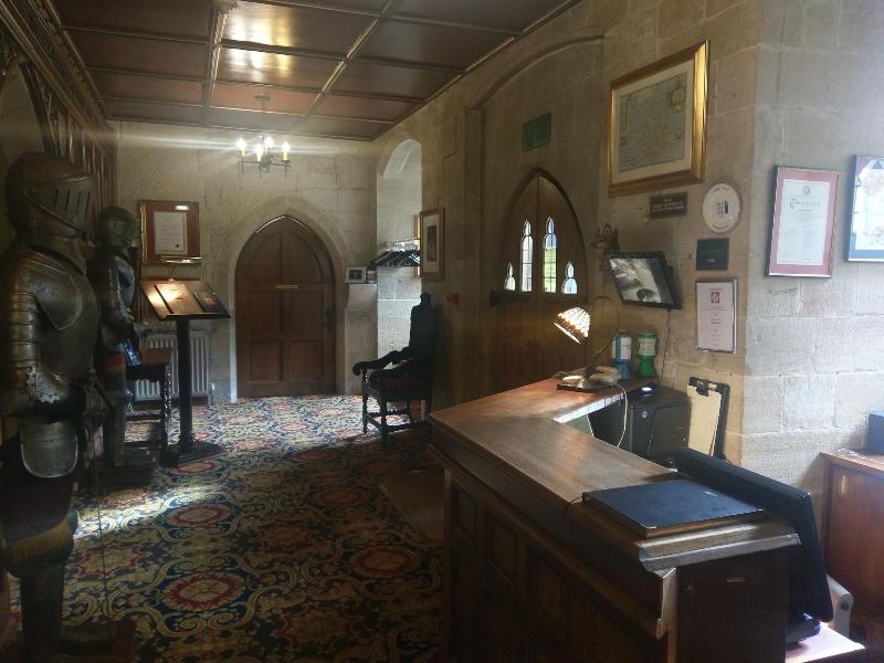 Langley Castle Hotel - Lobi