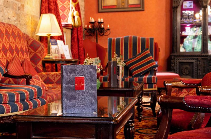Langley Castle Hotel - Lobi