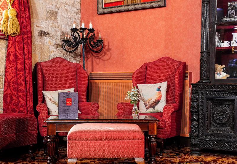 Langley Castle Hotel - Lobi