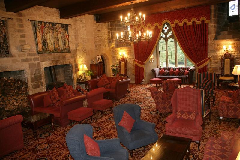 Langley Castle Hotel - Lobi