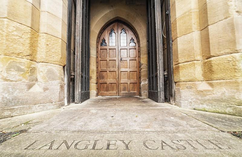 Langley Castle Hotel - Lobi