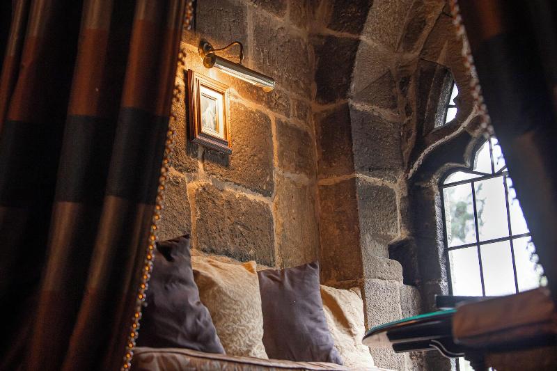 Langley Castle Hotel - Lobi