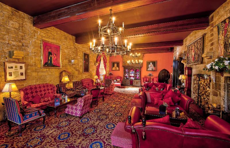 Langley Castle Hotel - Lobi