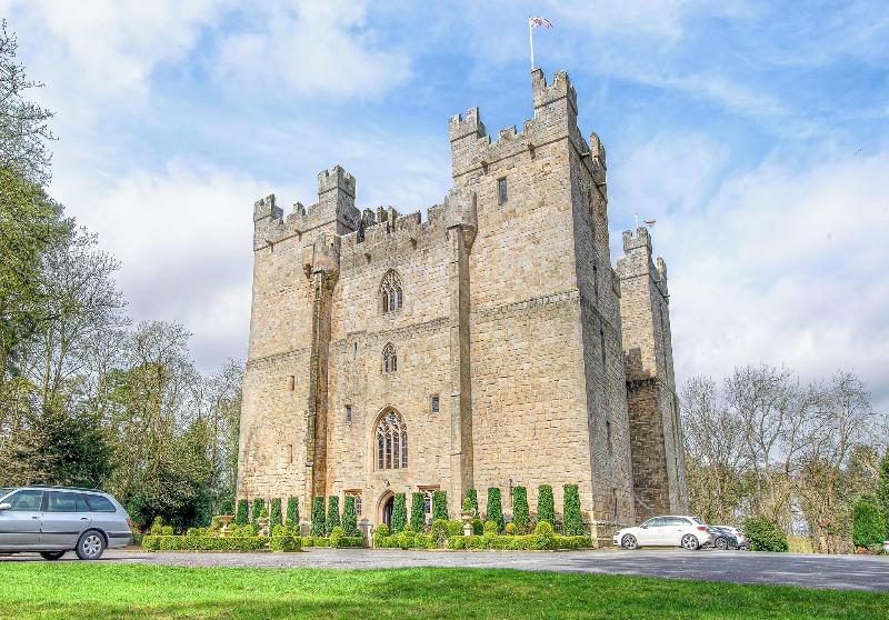 Langley Castle Hotel - Genel