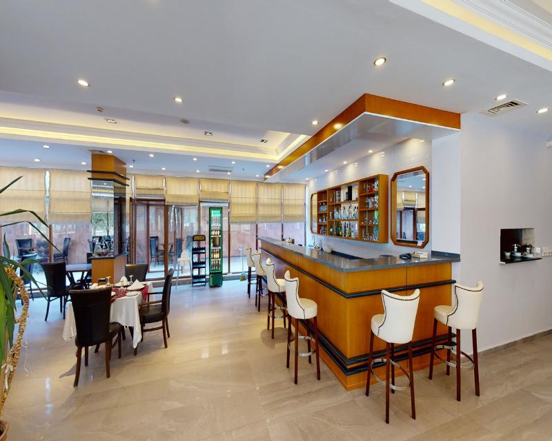 Double Royal Hotel - Bar