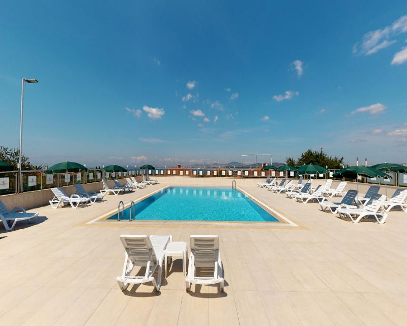 Double Royal Hotel - Havuz