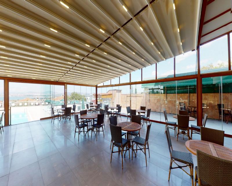 Double Royal Hotel - Teras