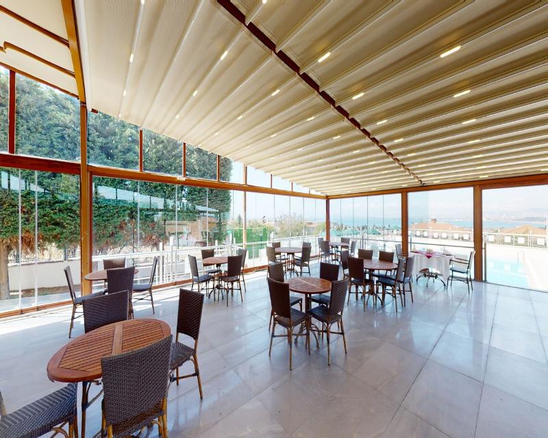 Double Royal Hotel - Teras