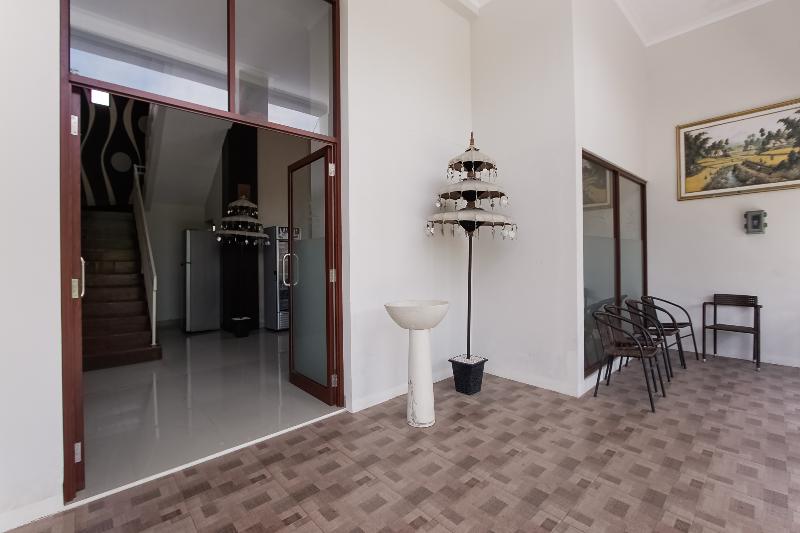 3935 Artha Ambarukmo Exclusive - Lobi