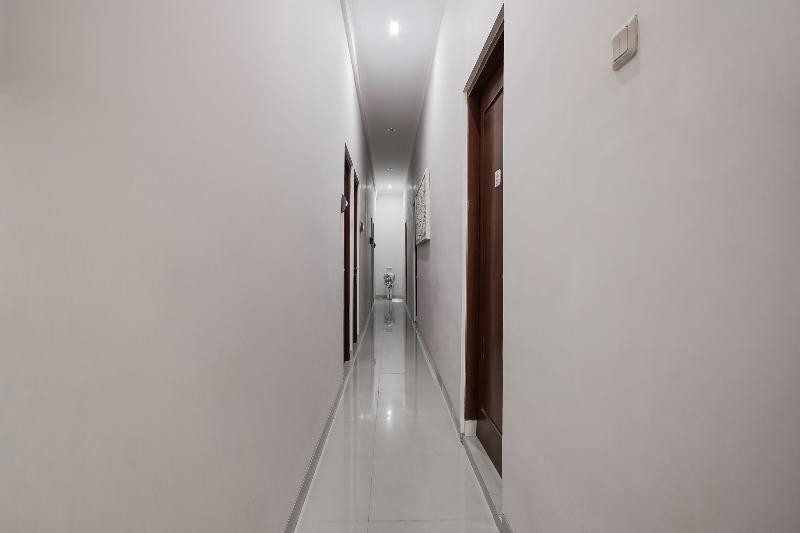 3935 Artha Ambarukmo Exclusive - Lobi