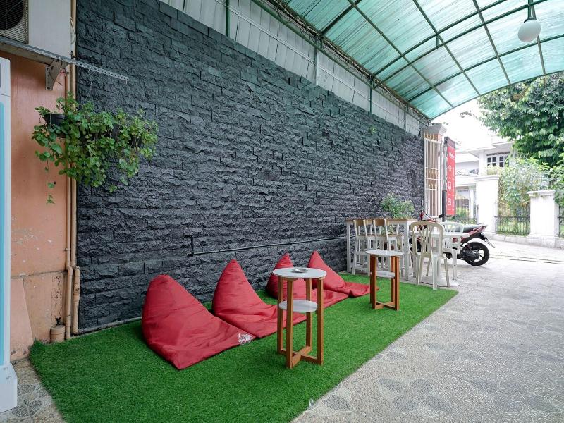 Formerly RedDoorz Syariah near Exit Toll Puncak - Lobi