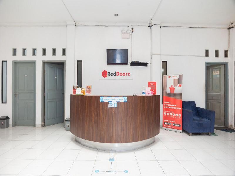 Formerly RedDoorz Syariah near Grand Galaxy Park - Lobi