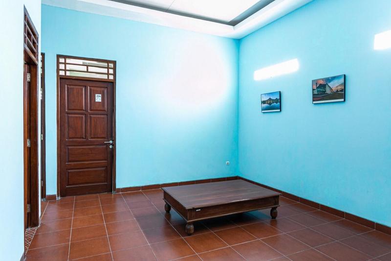 Formerly RedDoorz near Puro Mangkunegaran - Lobi