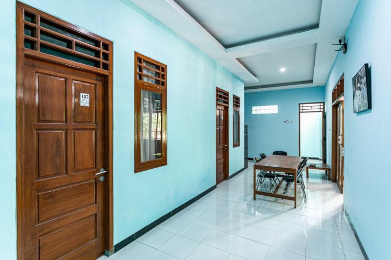 Formerly RedDoorz near Puro Mangkunegaran - Lobi