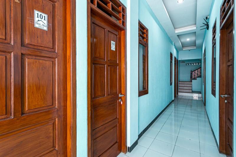 Formerly RedDoorz near Puro Mangkunegaran - Lobi