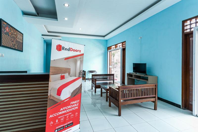Formerly RedDoorz near Puro Mangkunegaran - Lobi