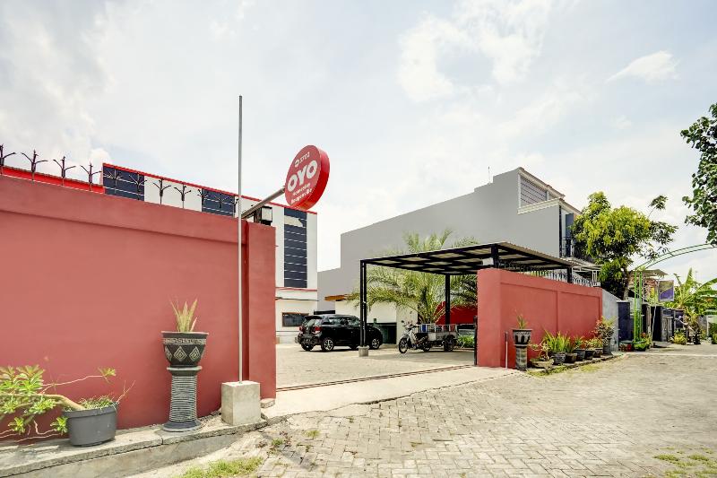 OYO 3702 Homestay Bougenville Syariah - Genel