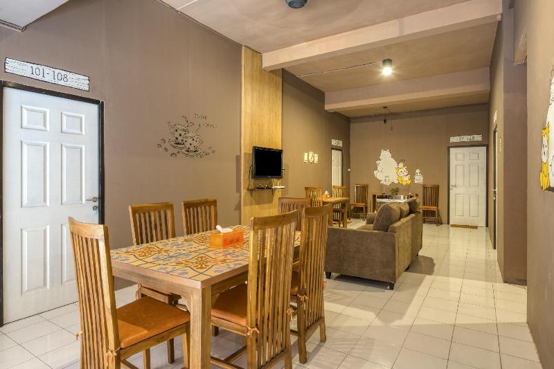 Formerly RedDoorz near Malang Train Station 3 - Lobi
