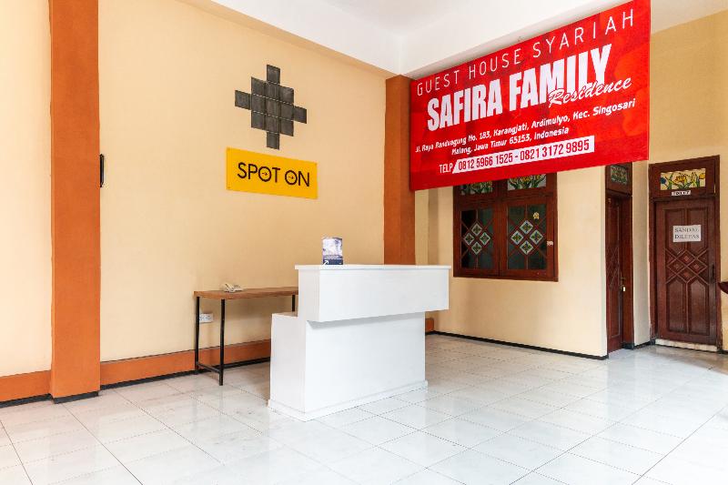 SPOT ON 2689 Safira Family Residence Syariah - Lobi