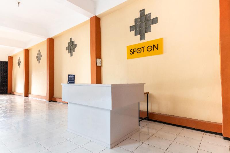 SPOT ON 2689 Safira Family Residence Syariah - Lobi