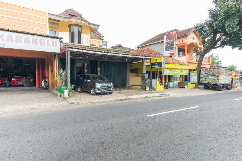 SPOT ON 2689 Safira Family Residence Syariah - Genel