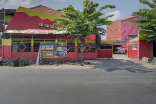 Super OYO 3198 Sukomanunggal Inn otel fotoğrafı