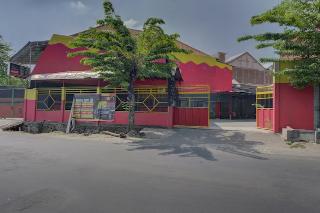 Super OYO 3198 Sukomanunggal Inn fotoÄŸrafÄ±